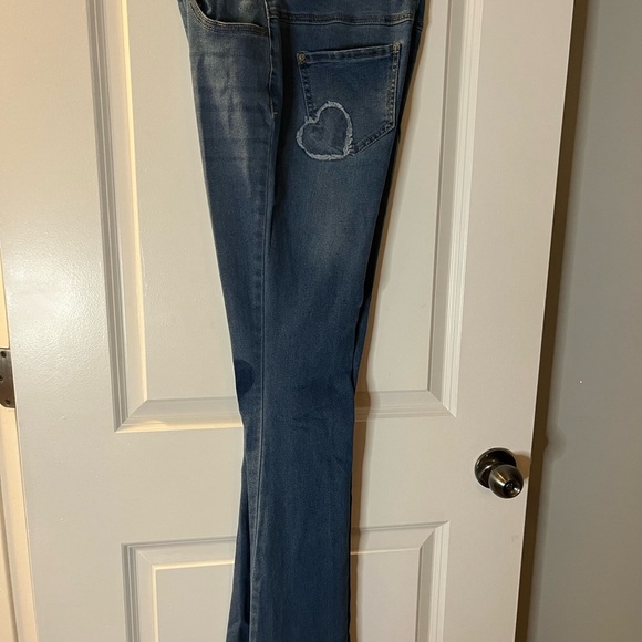 EST 1947 Denim bell bottoms stretchy jeans with heart patch. High waist - Picture 4 of 12